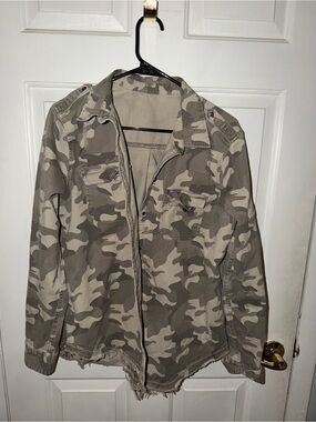 Men's Camouflage Utility Jacket - Beige Camo